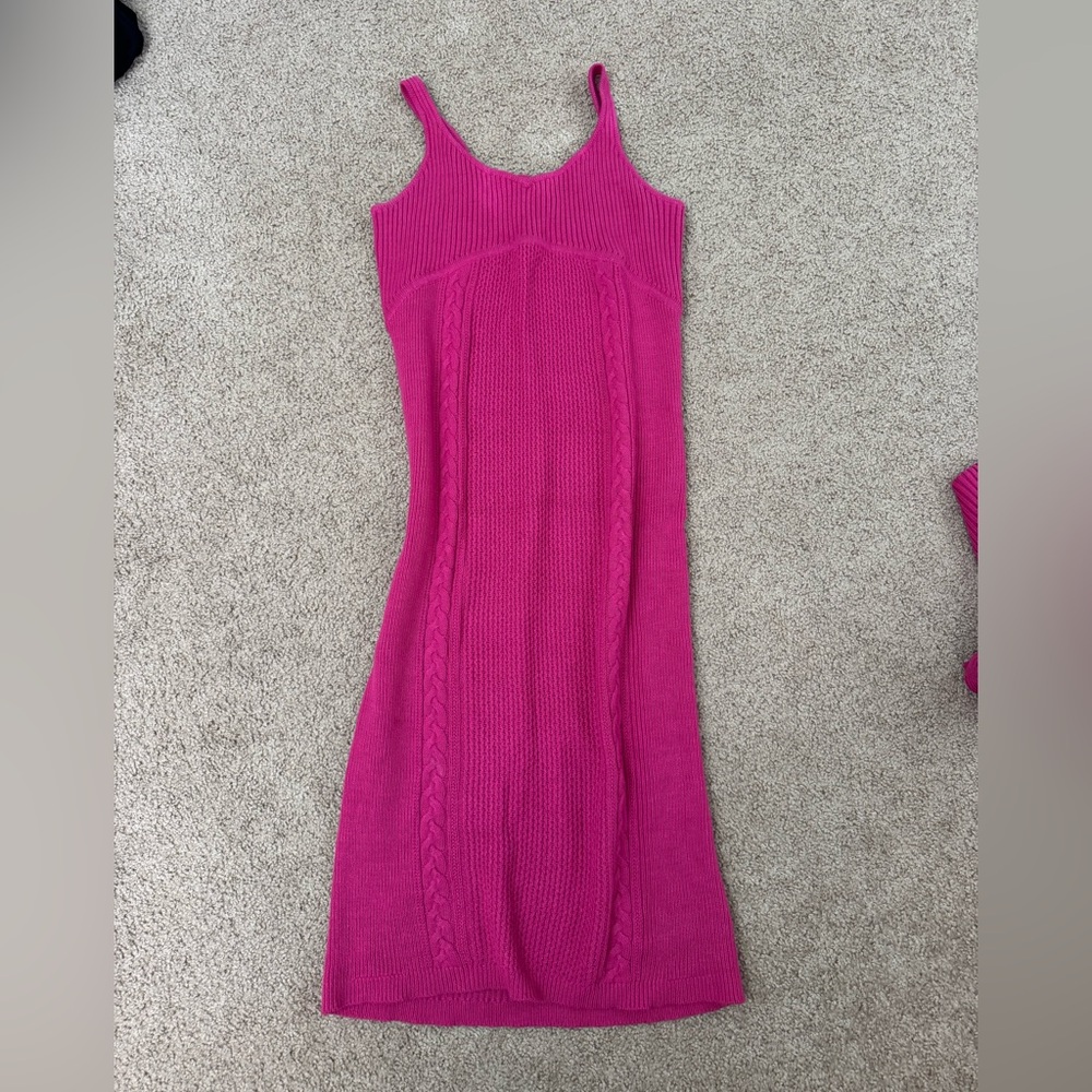 Sofia Vergara Pink Knit Midi Dress and Cardigan Set

#pinkdress